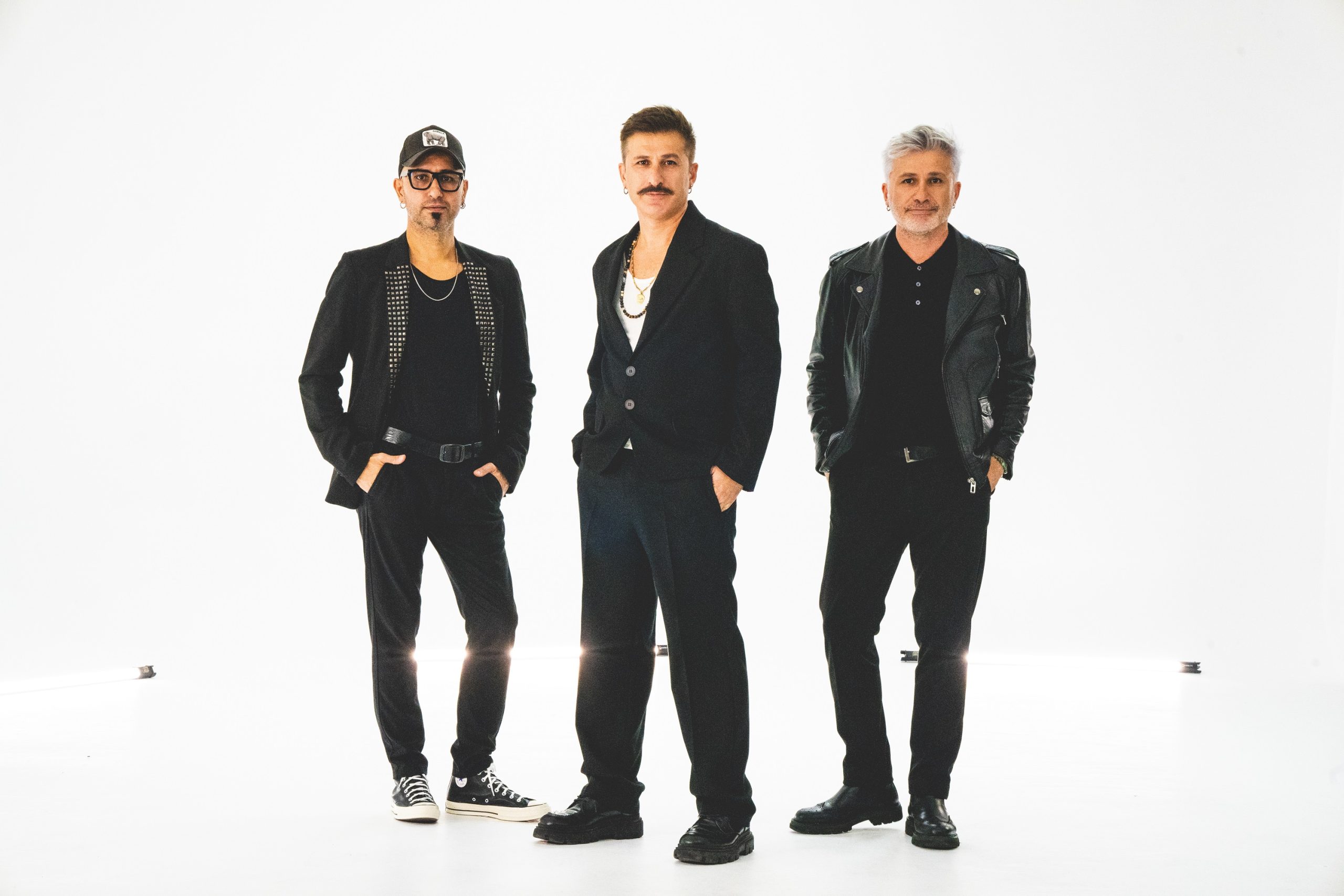 REDD’DEN 20. YILA ÖZEL ALBÜM: "KADIN" MÜZİKSEVERLERLE BULUŞUYOR!