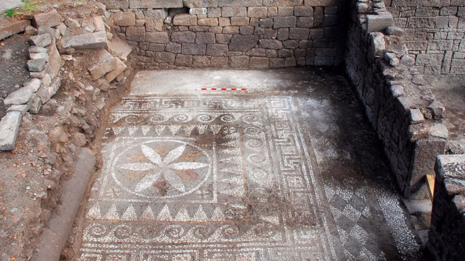 Antik Kent Assos’tan Yeni Keşifler: Mozaikler ve Anıt Mezar Heyecan Yarattı