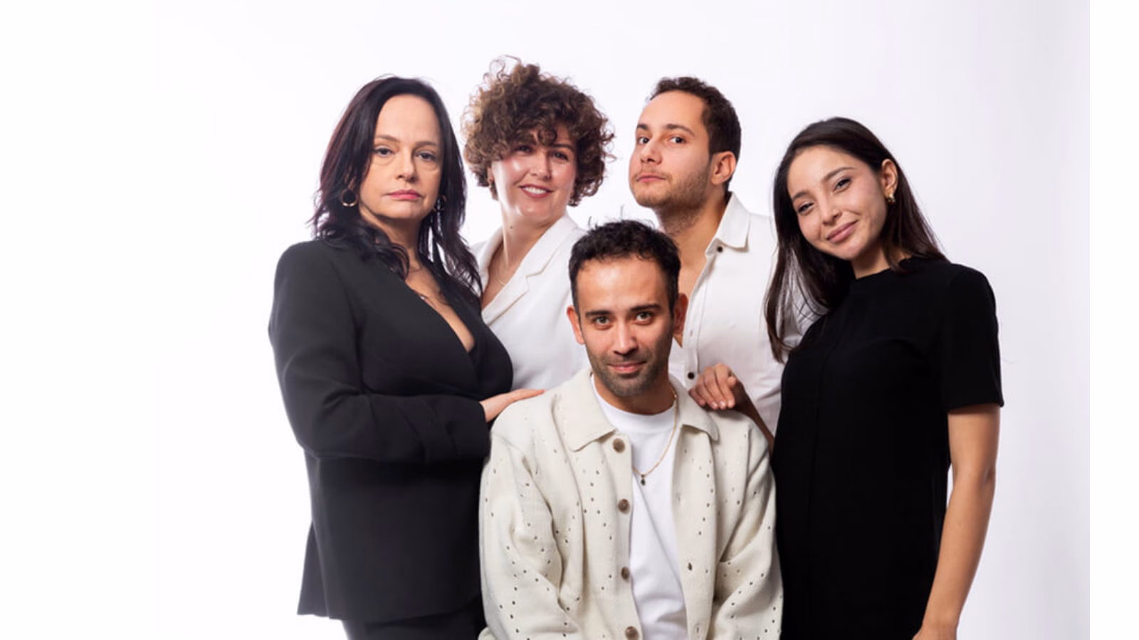 Psikiyatri ve Büyüme Üzerine Çarpıcı Bir Hikâye: “Çoğunlukla Bazen” Tiyatroseverlerle