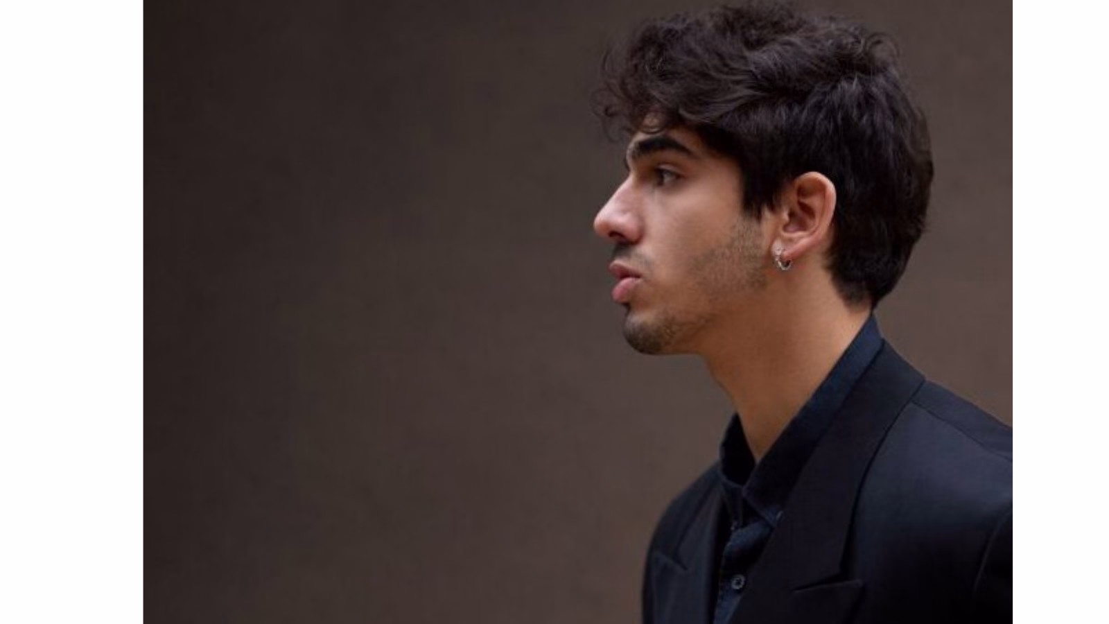 Alternatif Rock Sahnesine Yeni Bir Ses: Efe Tezyel "İstesem Bile" ile Kariyerine Başladı