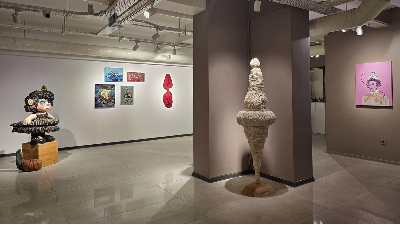 Farklı Teknikler, Tek Bir Hikâye: “Viva Femina – Ruhun İzleri” Sergisi Ziyaretçilerini Bekliyor