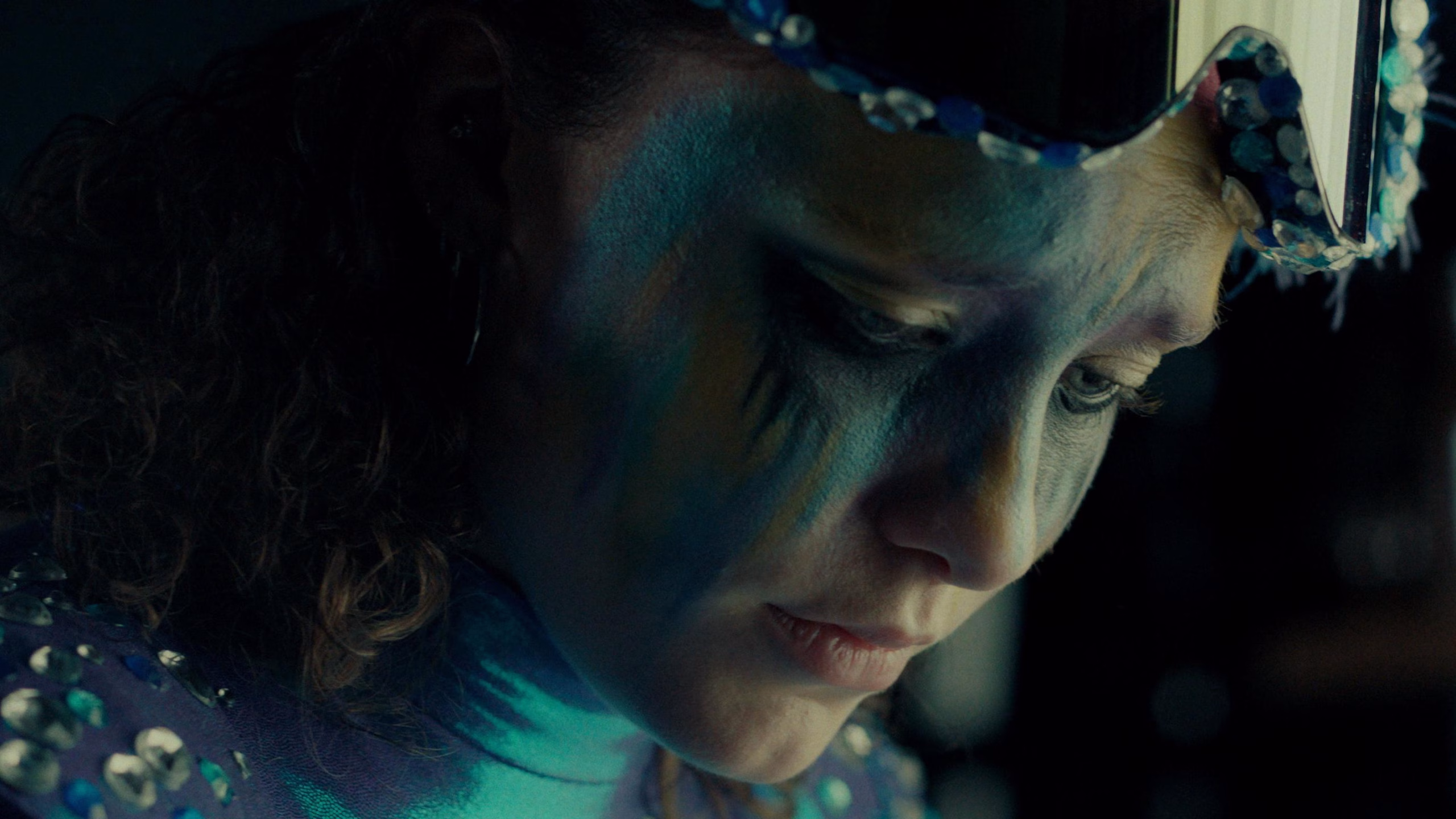 🎥 Gizlenenle Yüzleşmek: “Natatorium” Aile Hafızasının Karanlık Sularında