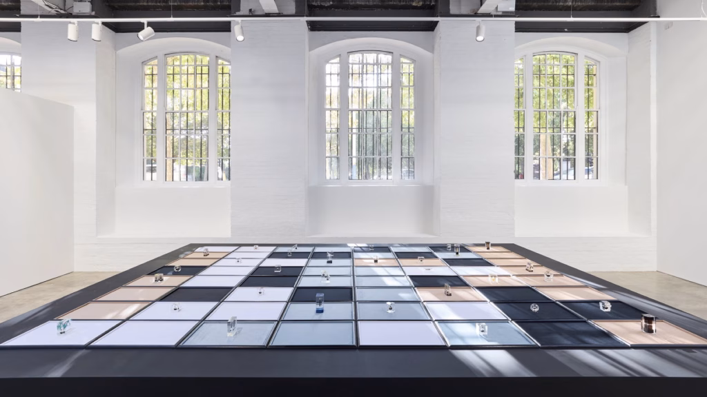 Petrol, Savaş ve Masum Bir Kağıt Ağırlığı: Tanoa Sasraku ile “Morale Patch”