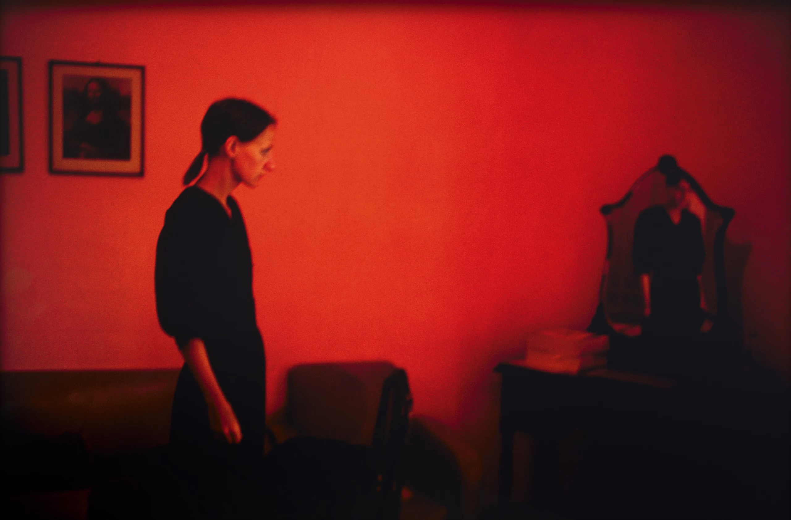 Kayıp Bir Kuşağın Görsel Güncesi: Nan Goldin ve "The Ballad of Sexual Dependency" Sergisi