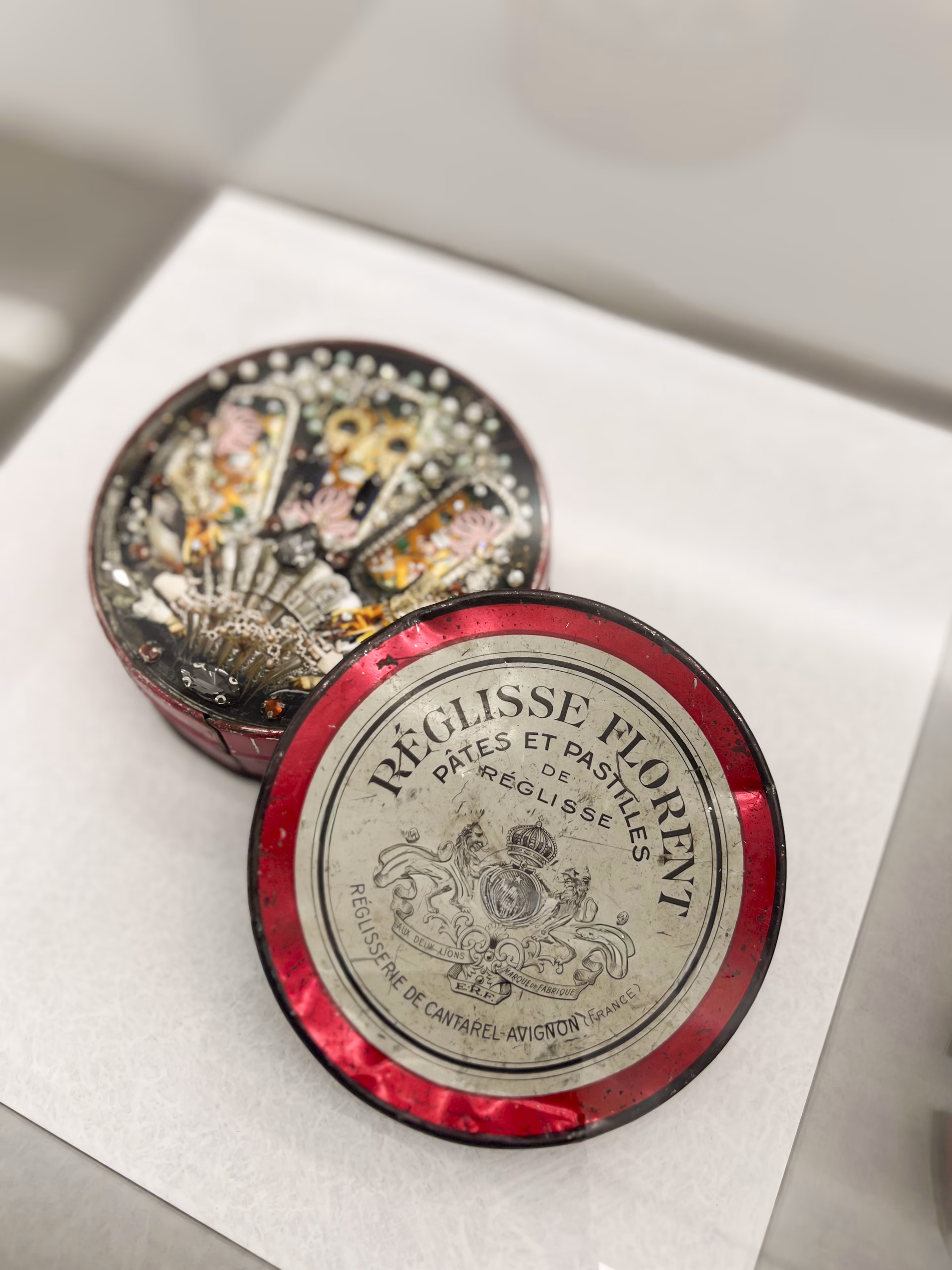 Lal Batman’ın "The Grand Excess" Sergisinde Kokunun İzini Sürmek