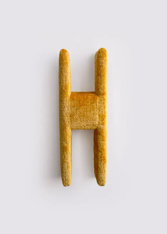 Dikişle Örülen Psikanaliz: Annika Thiems ve On wings (or almost) Sergisi