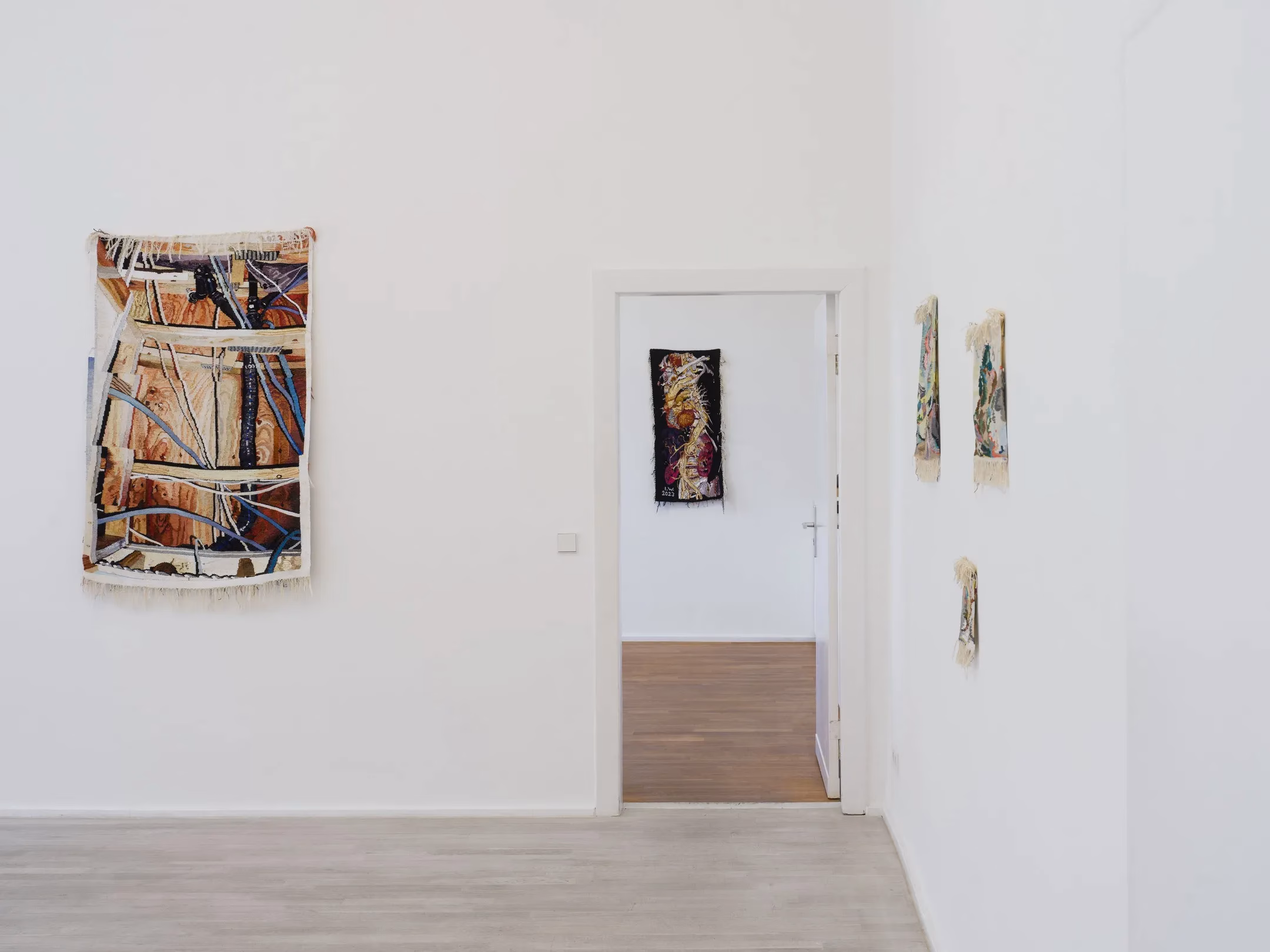 Ingrid Wiener’in Çok Katmanlı Dünyası "Gobelins, Films and Dreams" Galerie Barbara Wien’e Geri Dönüyor