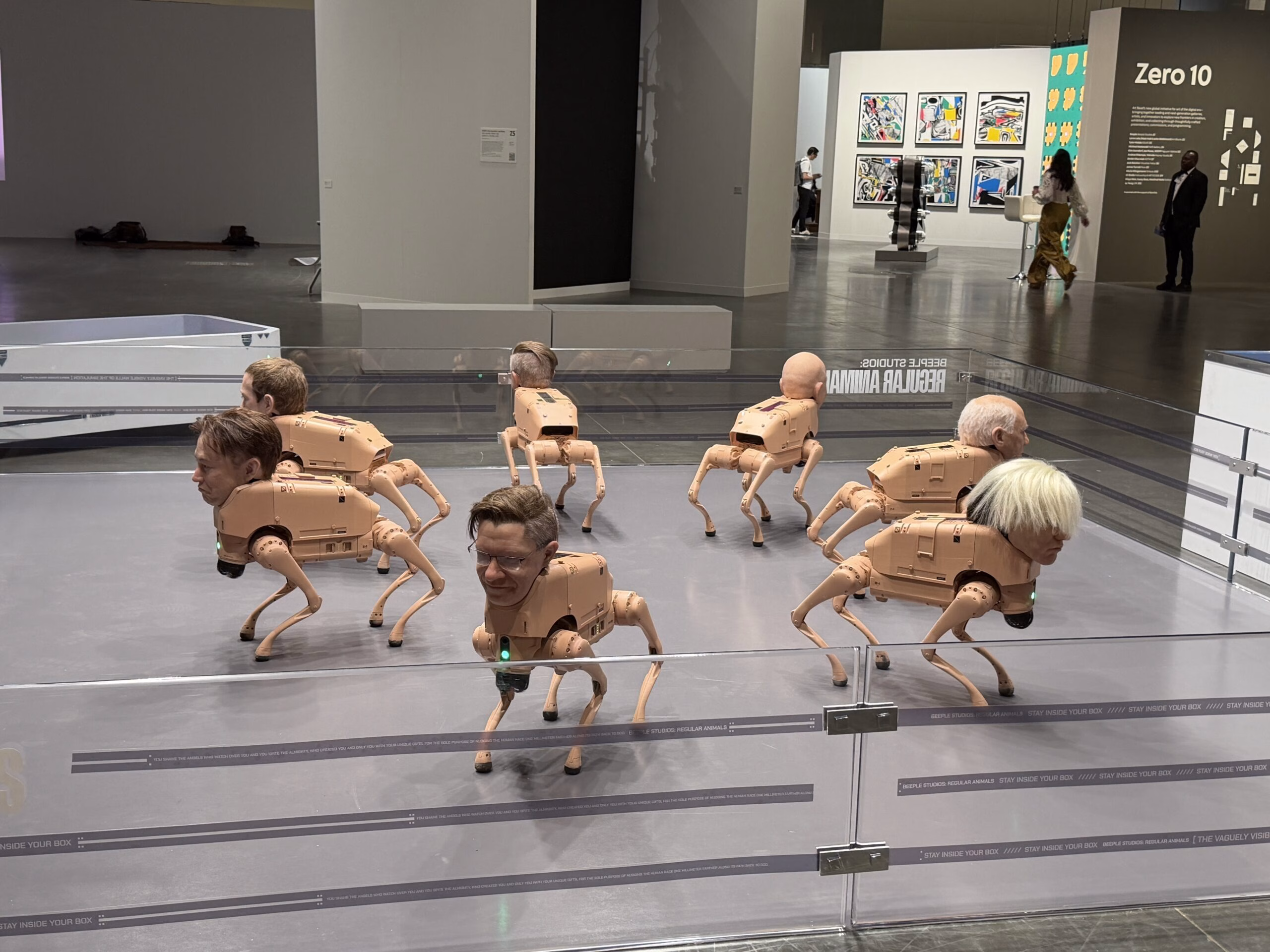 Cam Kutuda Robotik Kaos: Beeple ve "Regular Animals"