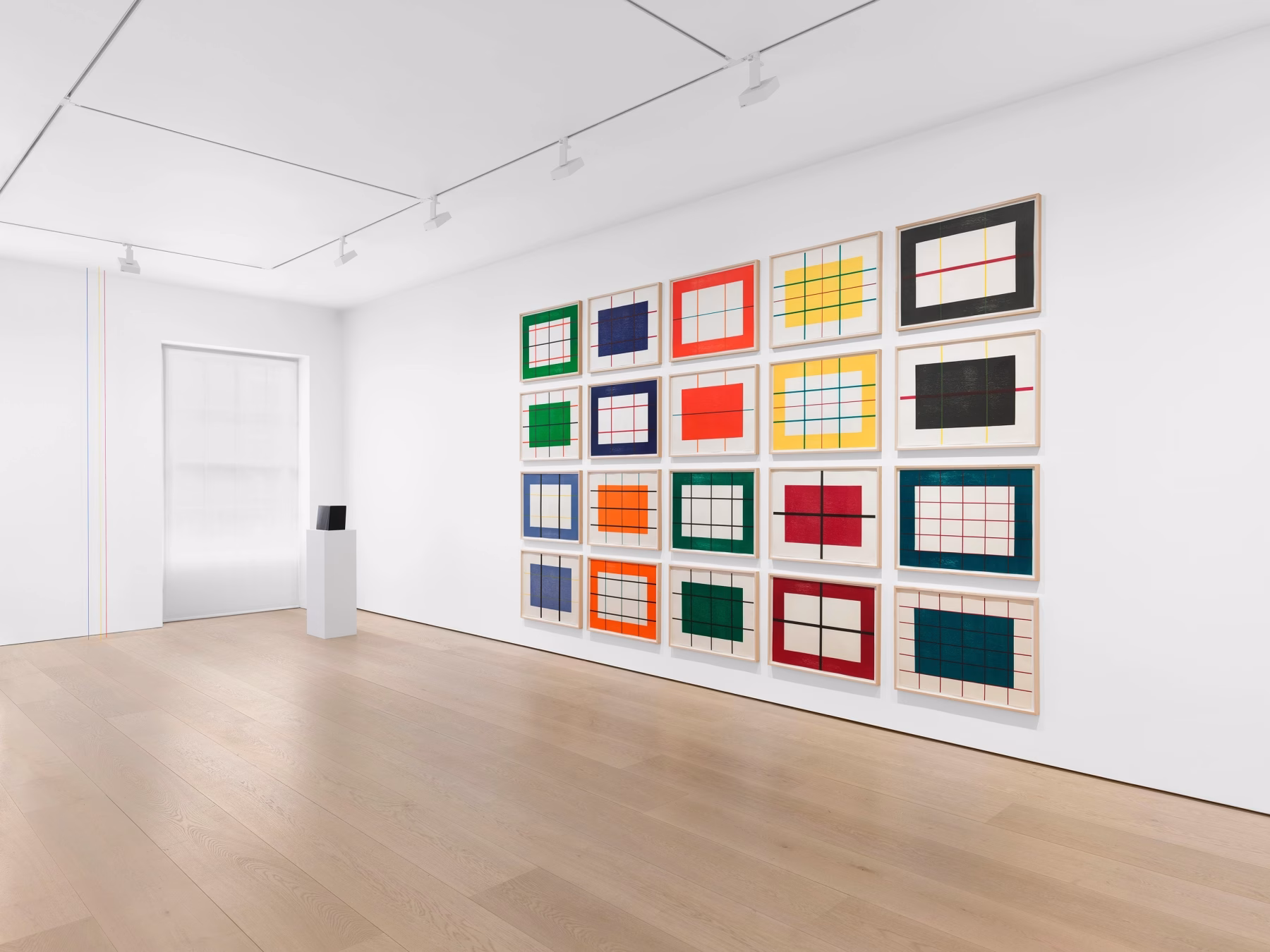 Minimalizmin Beş Sesi: David Zwirner’da Varlık ve Mekânın Ritmi