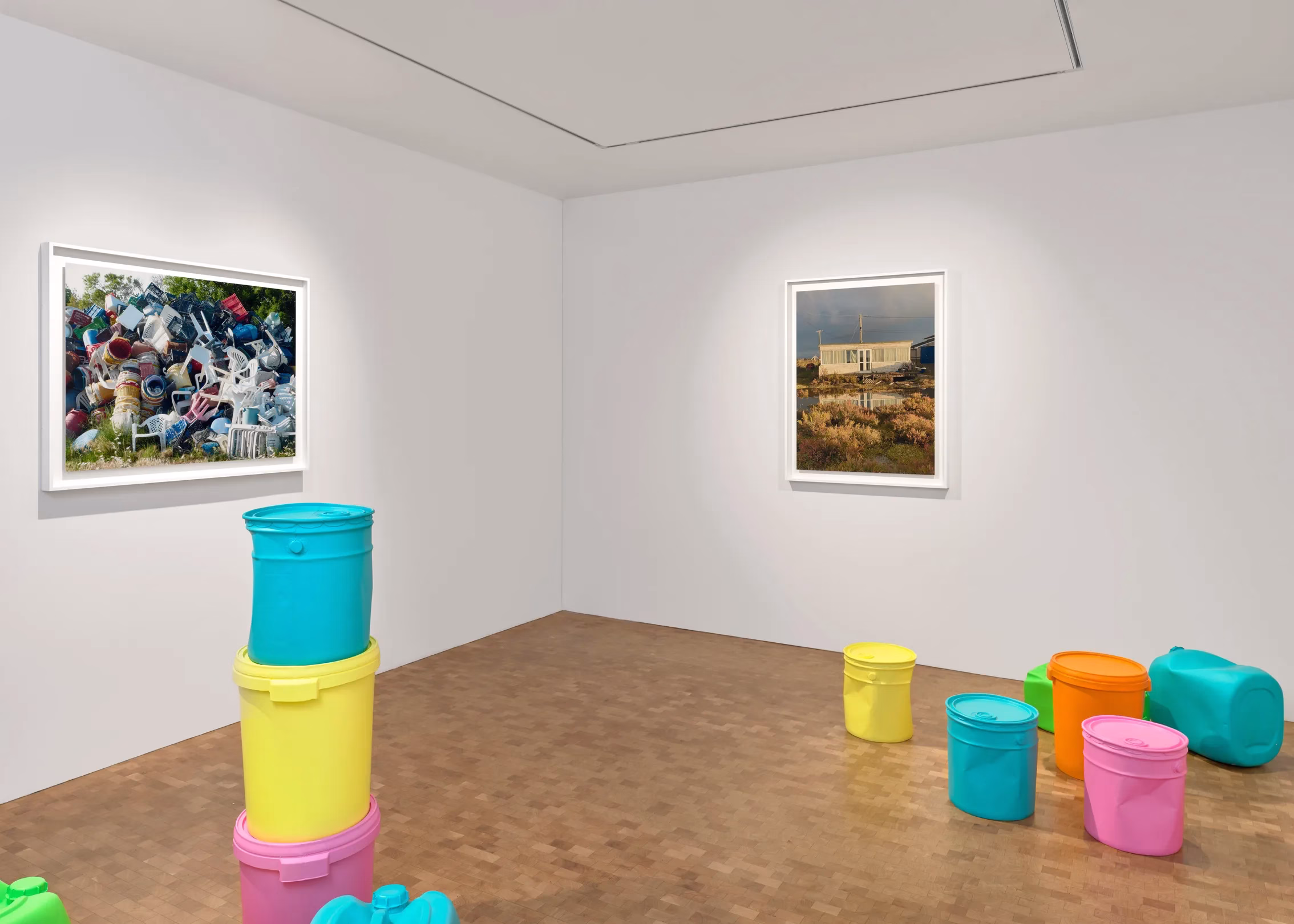 Boşluğun ve Hafızanın Maddeleştiği Yer: Rachel Whiteread'in "Substitute" Sergisi Üzerine