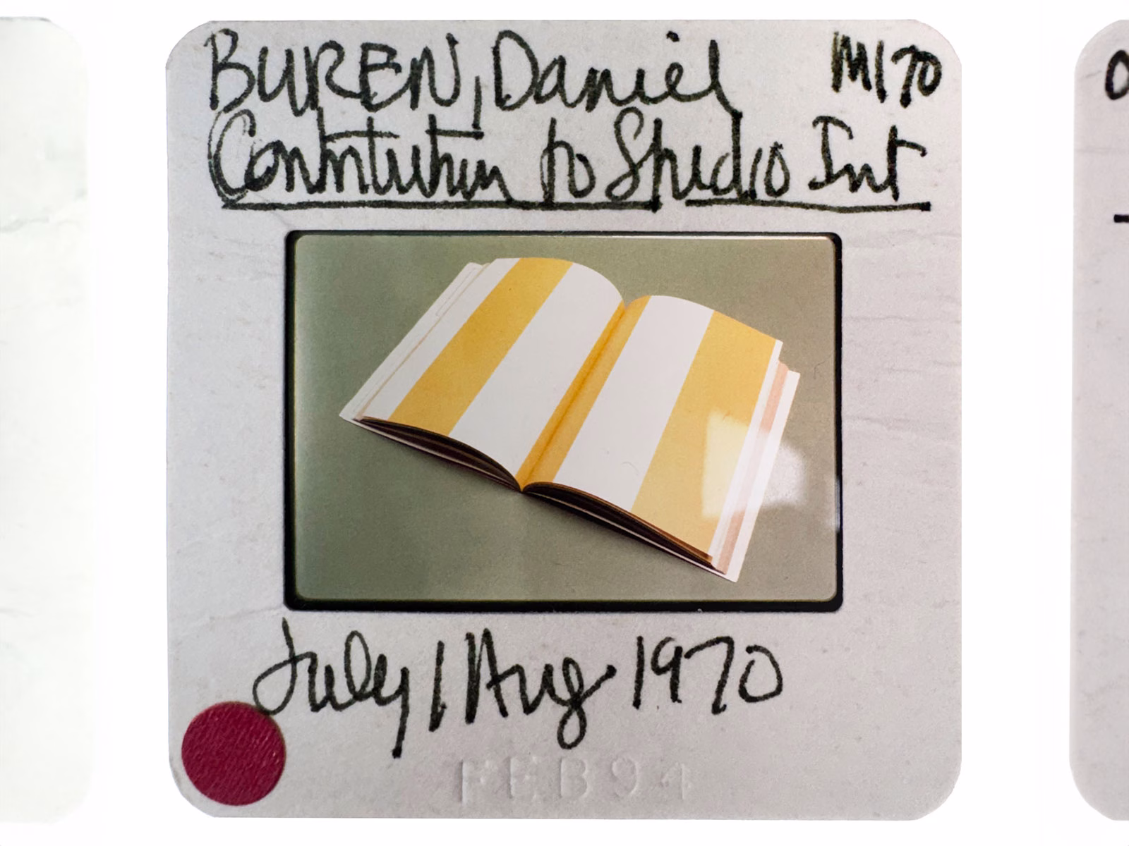 Pages in Situ: Daniel Buren ve Mekânın Ötesindeki Baskın