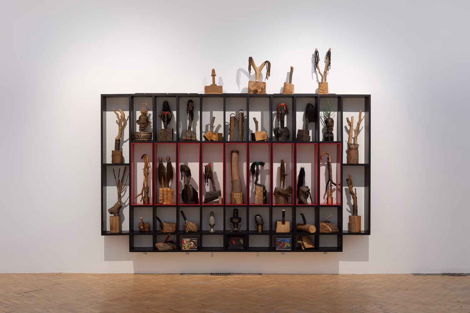 Kökün Anatomisi: Donald Locke'un "Resistant Forms" Retrospektifi Camden Art Centre'da